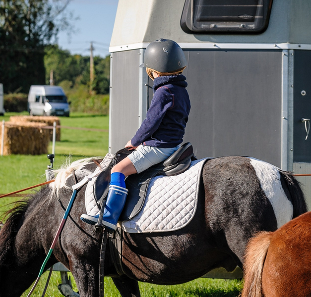 Photo illustrant un cours d'équitation